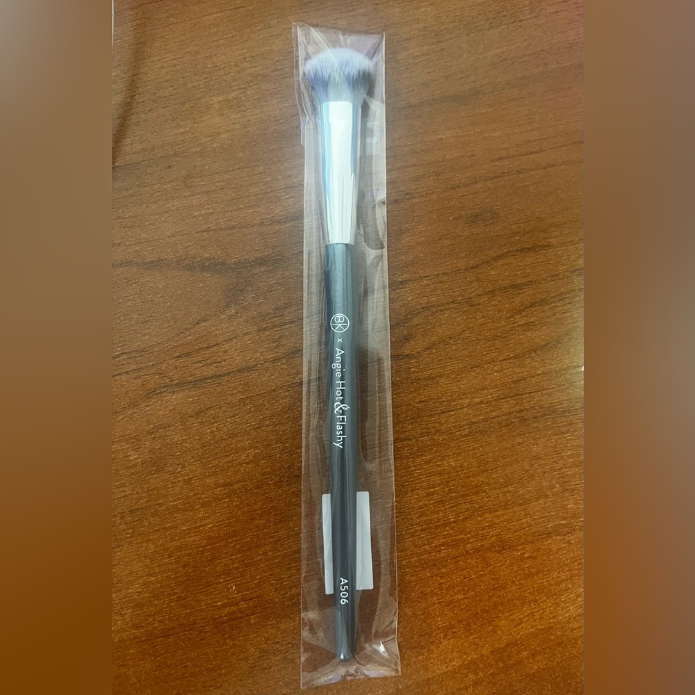 BK Beauty “Angie Hot & Flashy” A506 Concealer Brush